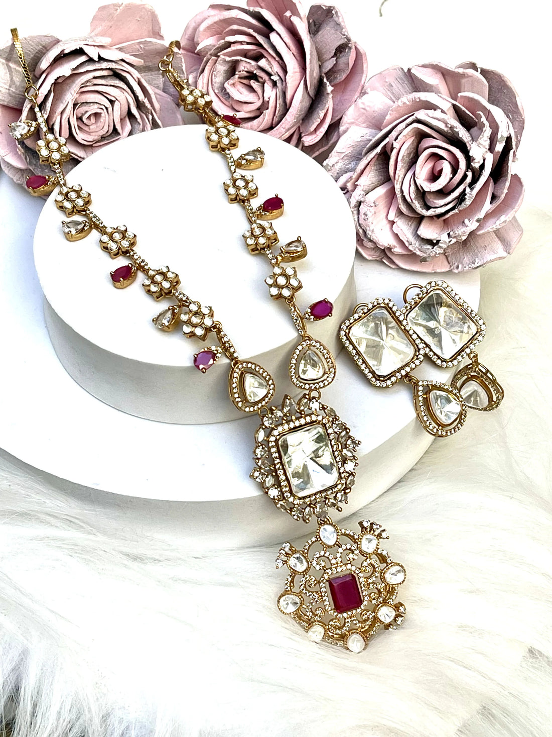 PETUNIA NECKLACE