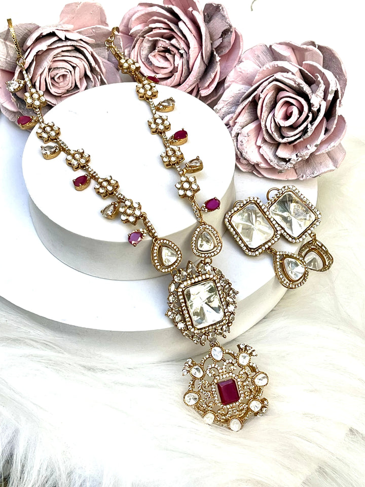 PETUNIA NECKLACE