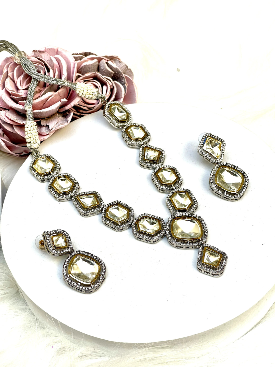 UTOPIA NECKLACE