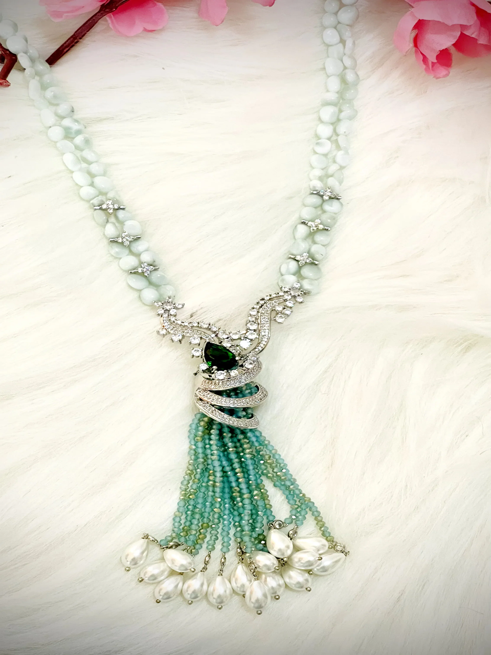VOGUE NECKLACE
