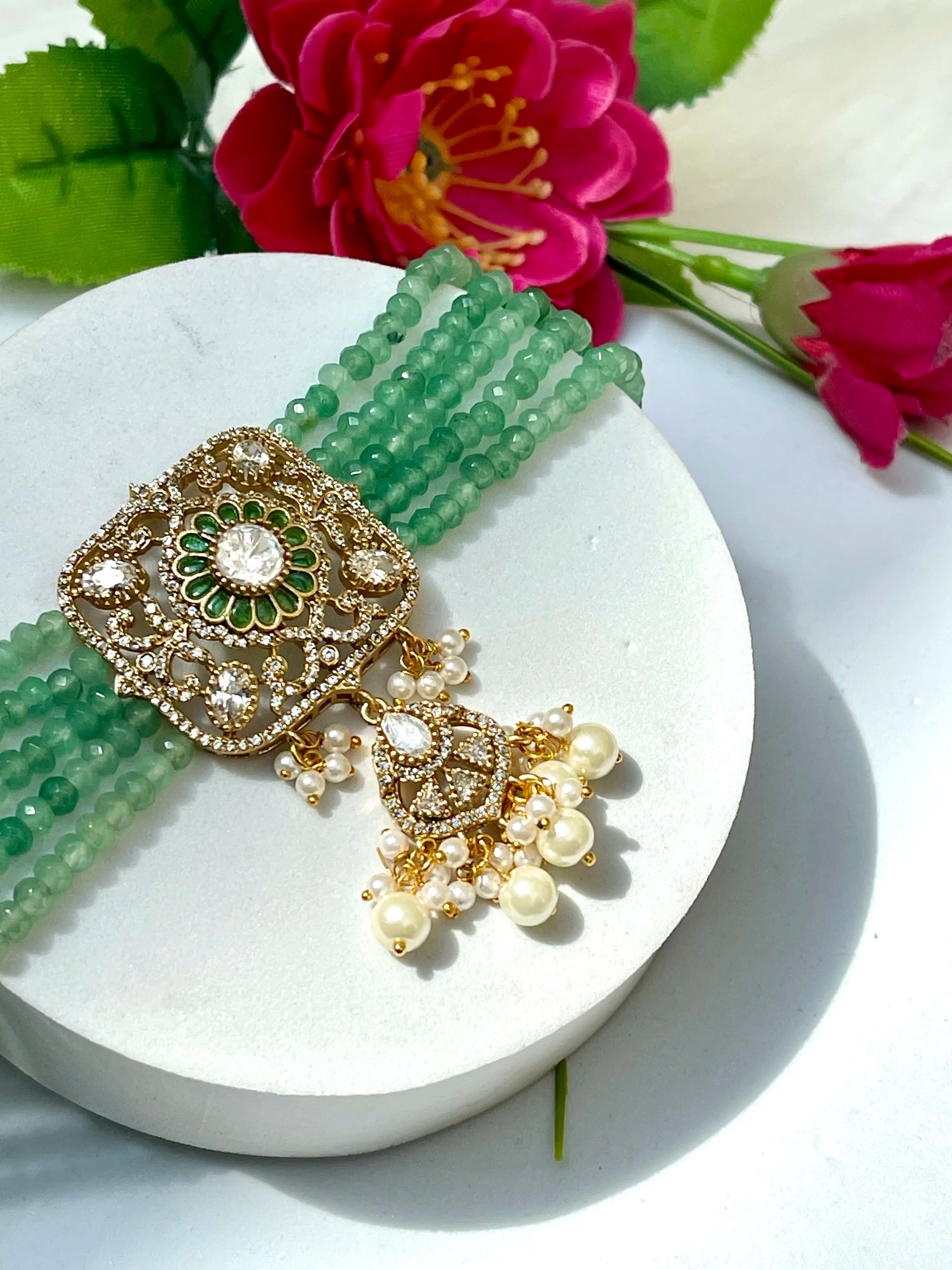 MANGOLIA CHOKER NECKLACE