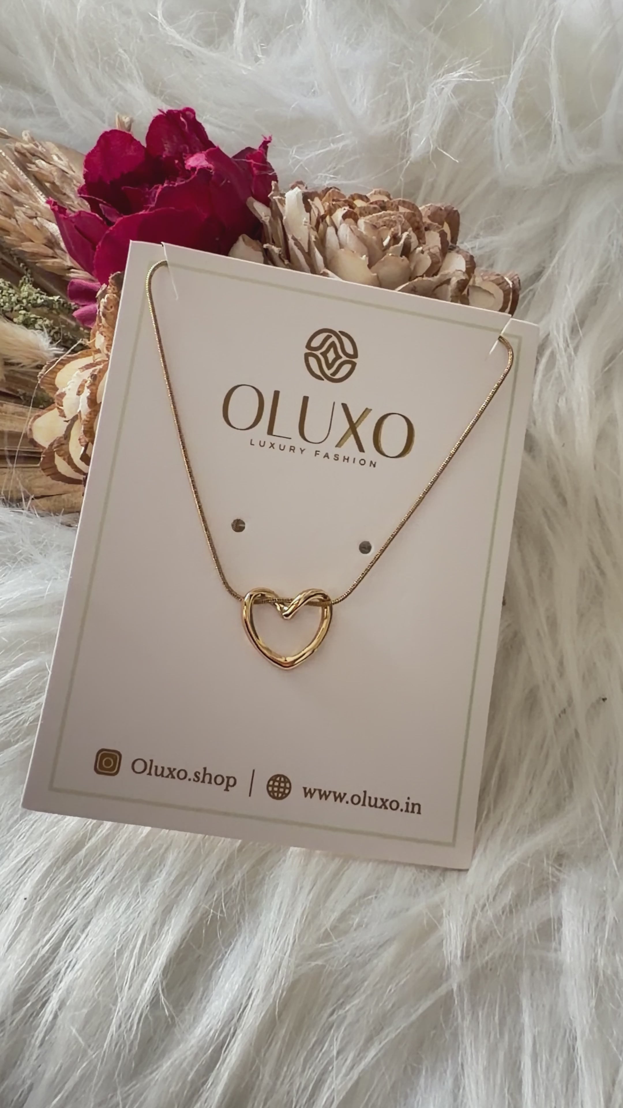 CURVED HEART PENDANT