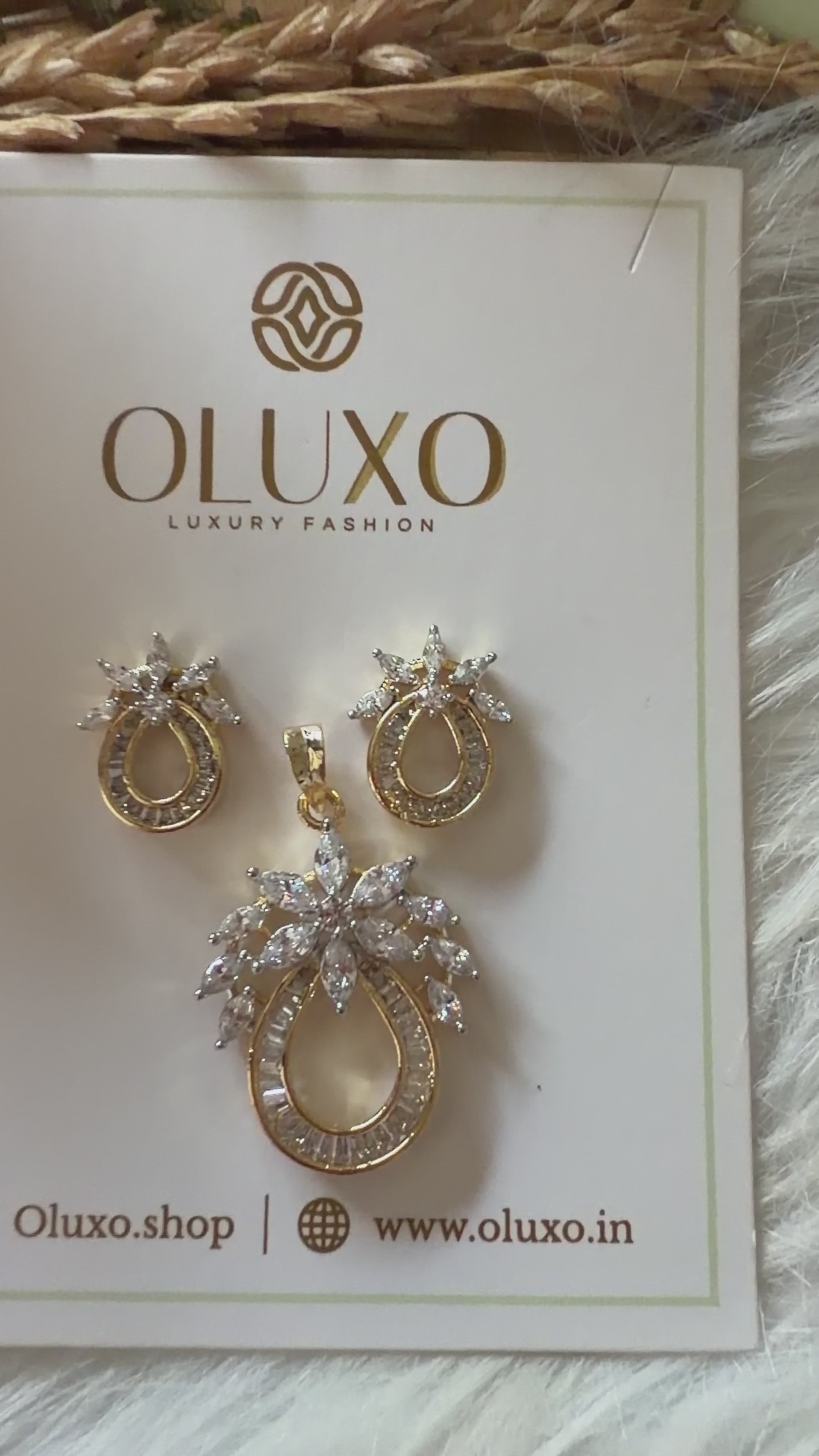 ELARA PENDANT SET