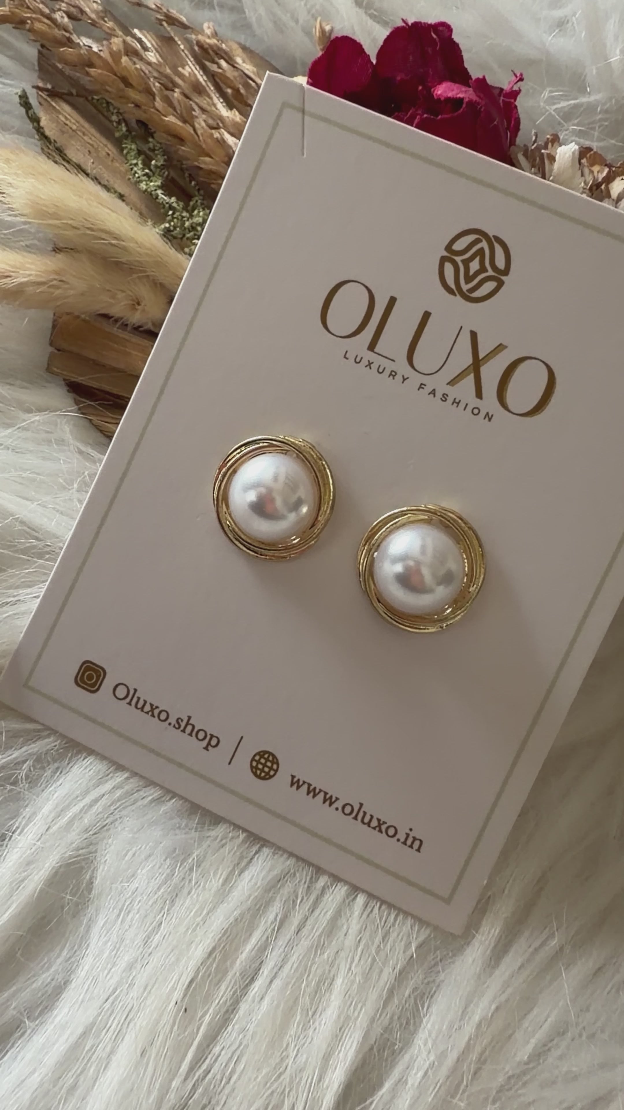 PEARL CLASSIC STUDS